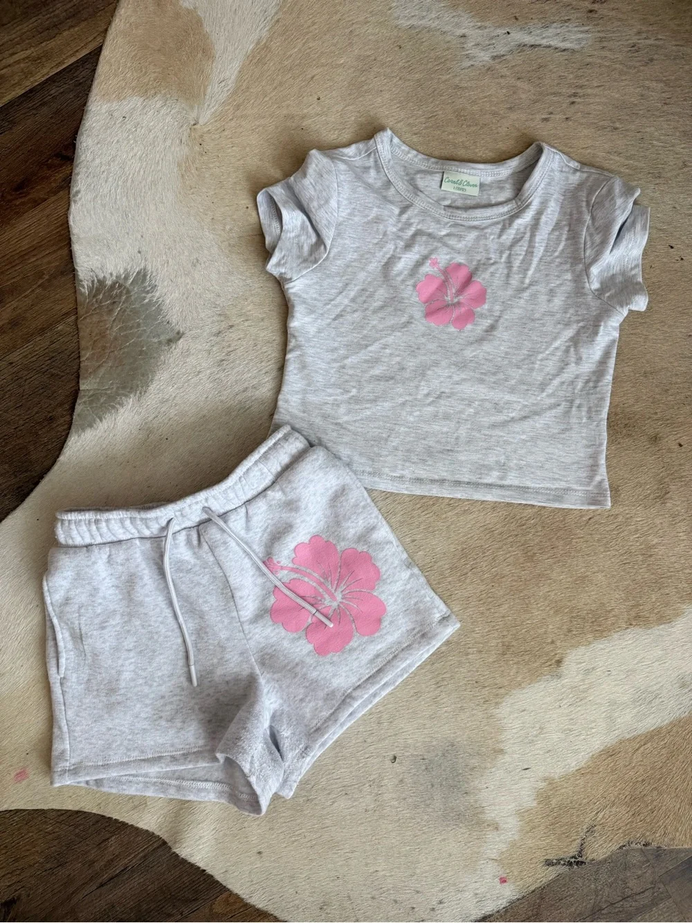 Girls Gray Two-Piece Lounge Set with Pink hibiscus Flower